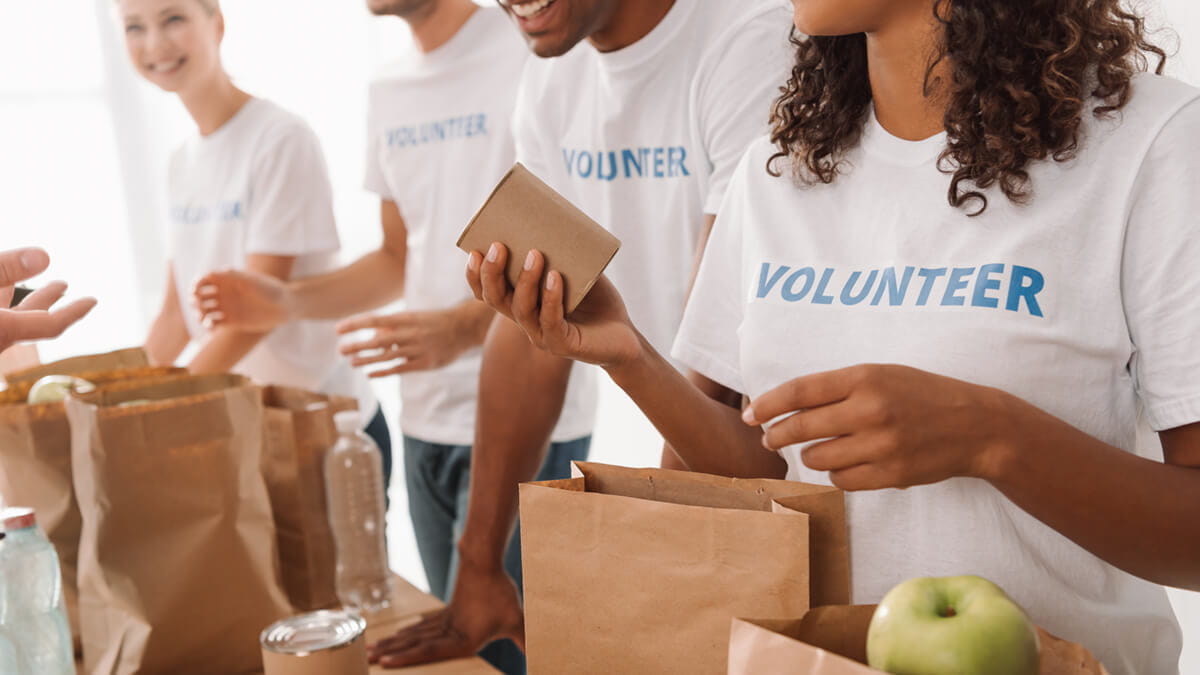 5 Benefits of Incorporating a Day of Service in Your Company